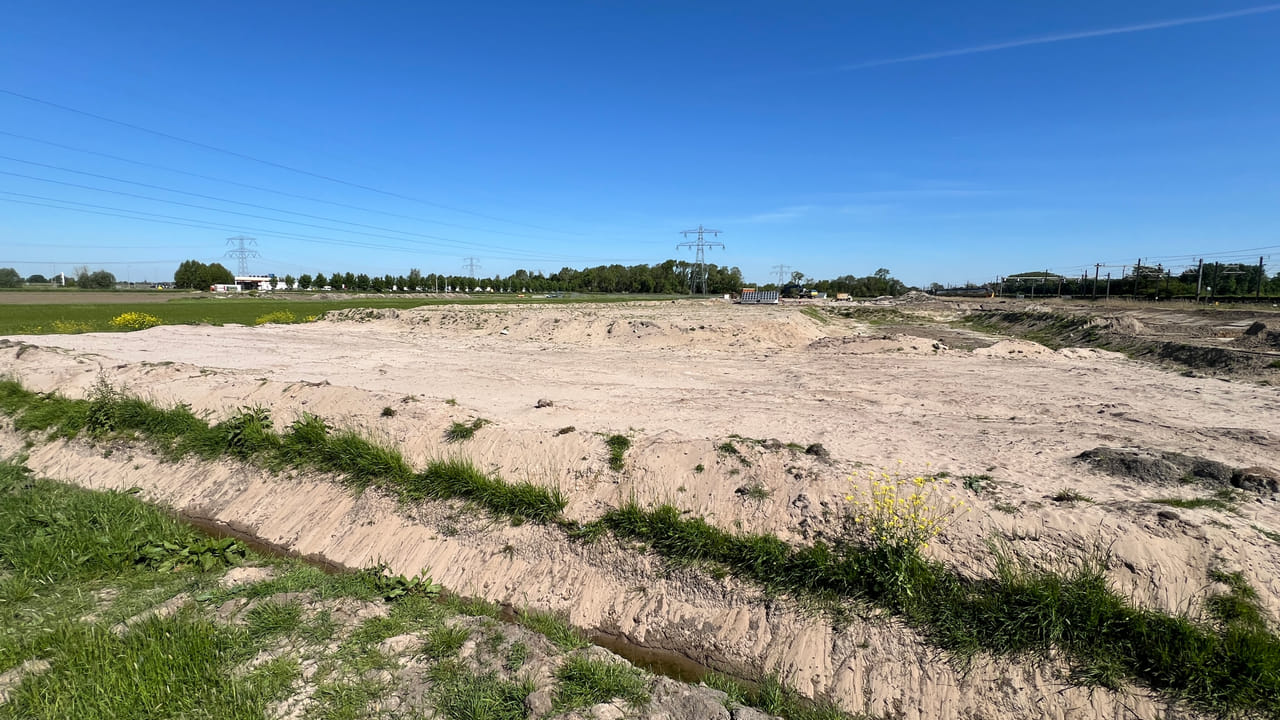 Bouw afvalscheidingsstation langer uitgesteld - Oeverzwaluwen gooien roet in het eten