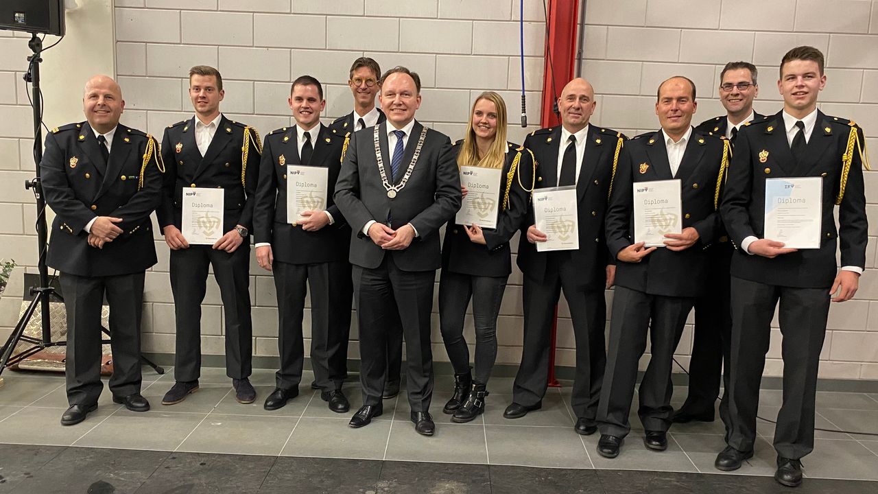Diploma's en onderscheidingen voor leden van brandweer Kockengen